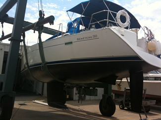 Beneteau_393_Stern Port Side