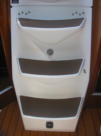 Beneteau 393 Companionway Steps