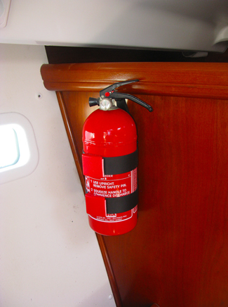 Beneteau_393_Fire_Extinguisher1