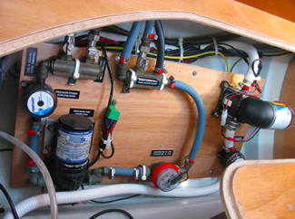 Beneteau_393_Water_System