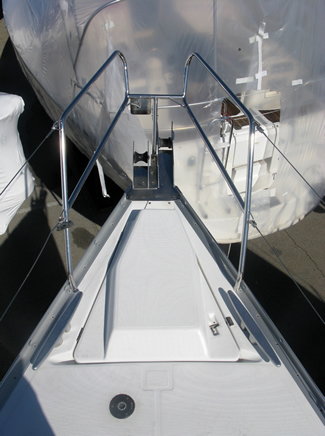 Beneteau_393_Bow Deck