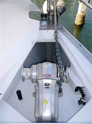 Beneteau_393_Lofran 1000W Windlass