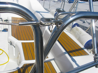 Beneteau_393_Cockpit_Stanchion Railings