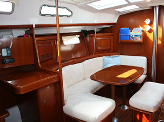 Beneteau_393_Cabin2